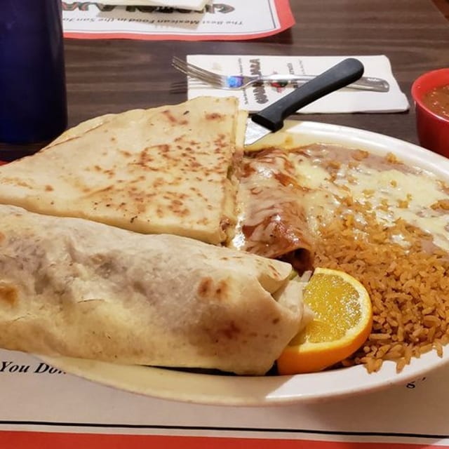 1. Choice of Three Different Items Combination Plato.